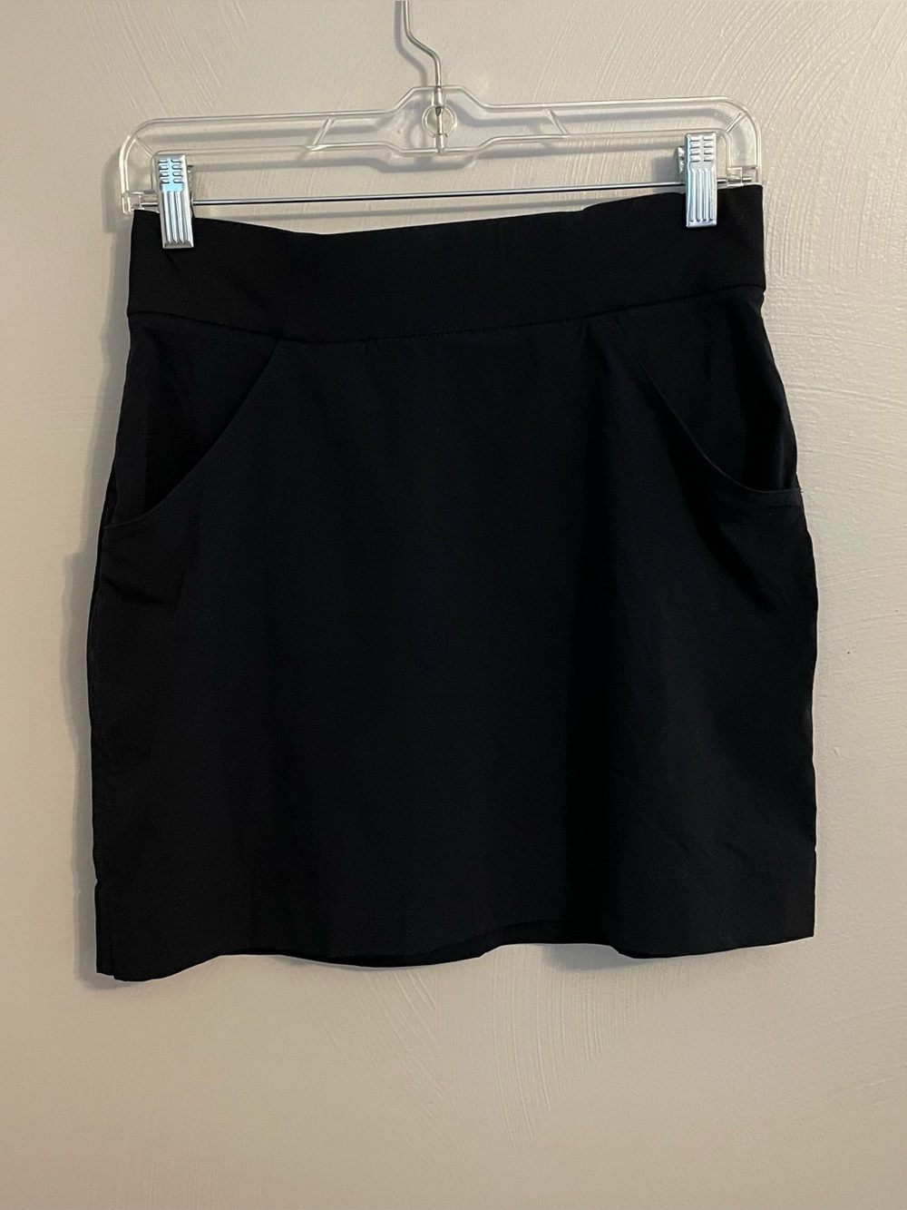 Columbia Women’s Black Athletic Skirt With Pockets Size Small